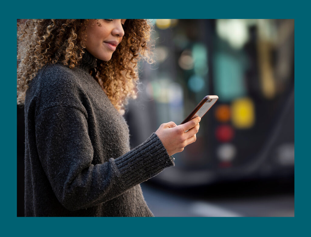 girl with smarphone
